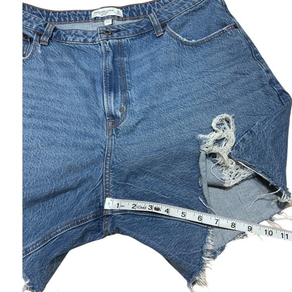 Abercrombie & Fitch Curvy Love High-Rise Denim Shorts - Size 33 - Picture 4 of 5